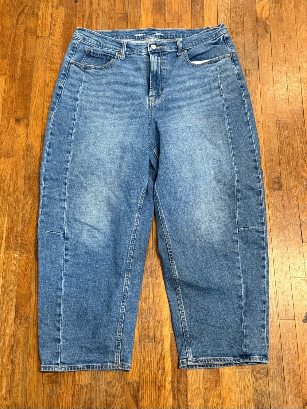 Old Navy High Rise Barrel Jeans in Medium Blue Denim